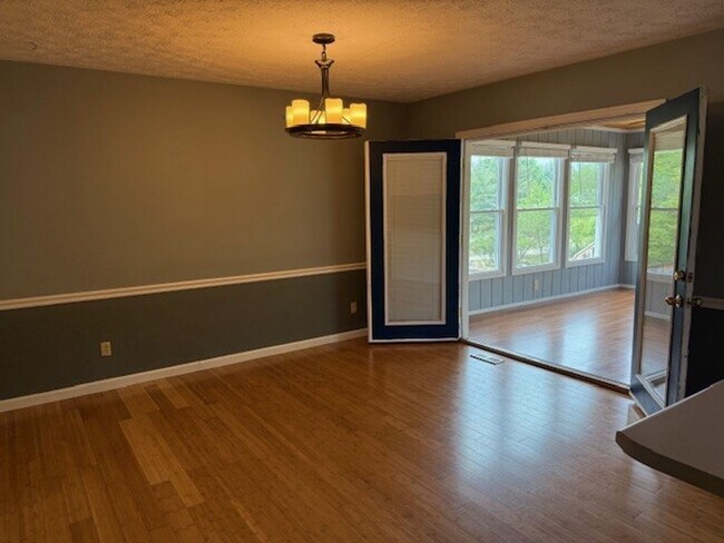 Photo - 3 Bedroom / 2.5 Bathroom - Home in Cookeville!