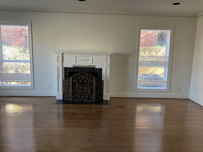 Photo - 3210 Oakdale St