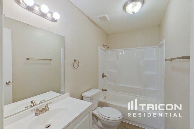 Photo - 1209 Meadow Creek Dr