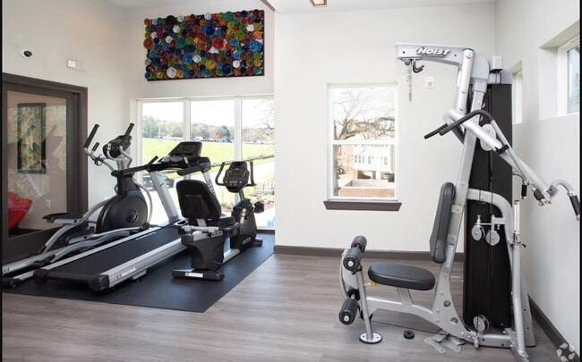 Photo - 1800 S I- 35 Service Rd