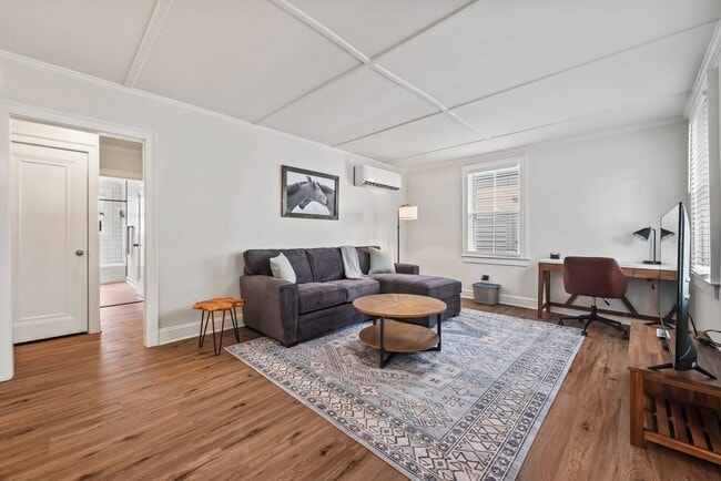 Building Photo - 38 George St