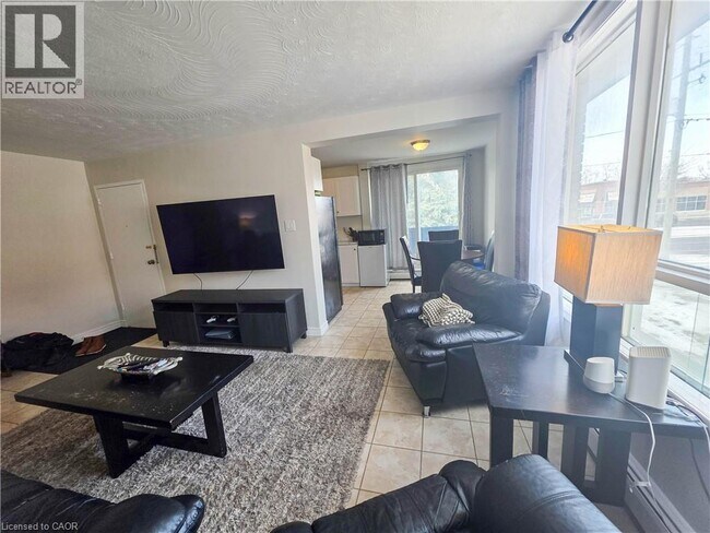 Photo - 347 Waterloo St