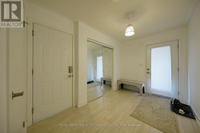 Photo - 3165 Lotus Cmn