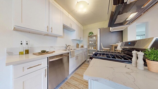 Photo - 1900 Rockefeller Ln