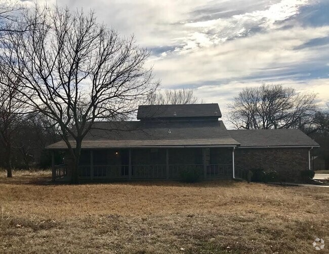 Building Photo - Attractive 3 bed / 2 bath family home