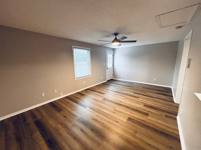 Photo - 981 Yale Ave