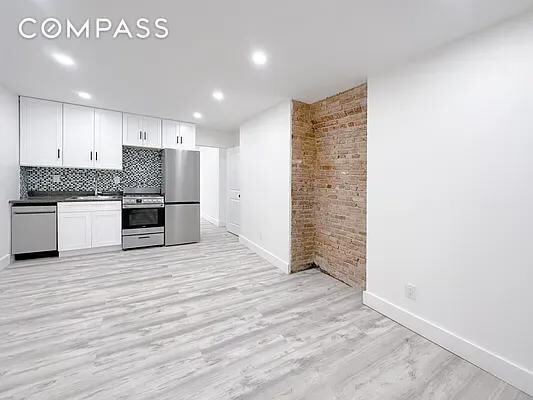 Building Photo - 55 Spring St Rental
