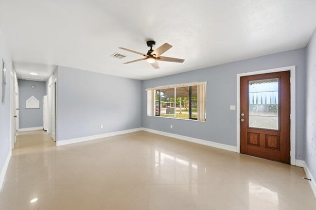 Photo - 740 E Evanston Cir