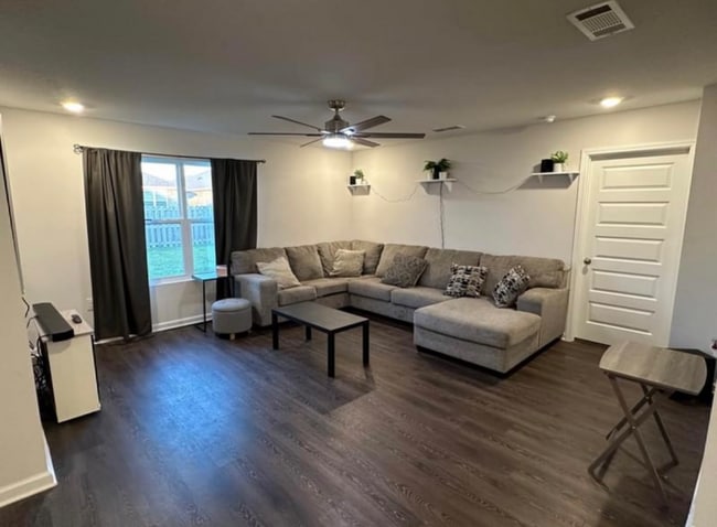 Photo - 4611 Reveille Wy