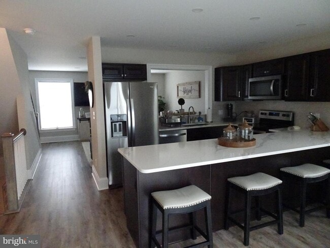 Photo - 210 W 9th St