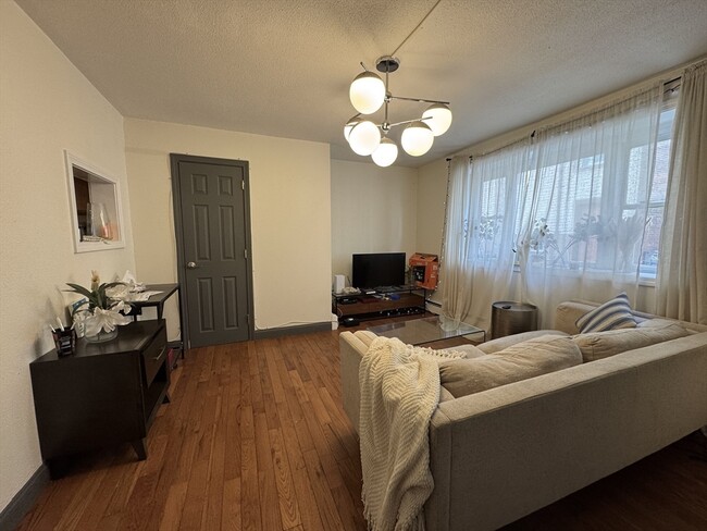 Photo - 286 Bowen St