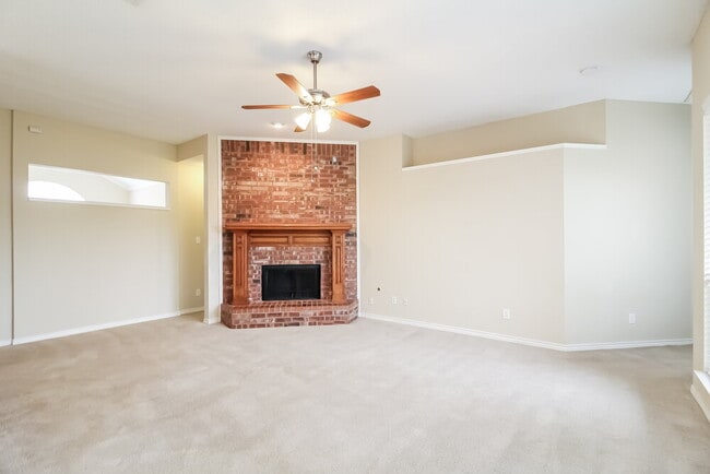 Photo - 1554 Cardigan Ln