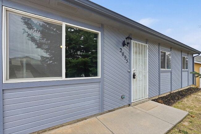 Photo - $1,840.95 - 3 Bed, 2 Bath Home with fenced yard and $300 move in special.