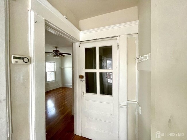 Photo - 140 Barnard St