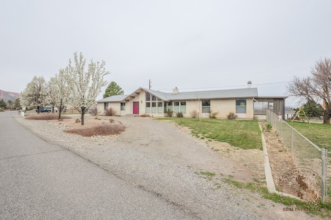Photo - 2110 Hodesha Way