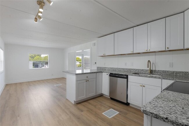 Photo - 814 Roseapple Ave