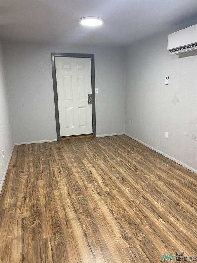 Photo - 908.5 Bullock Ct