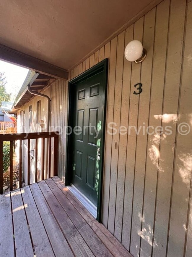 Building Photo - Updated Condo in Hazel Dell Unit 3