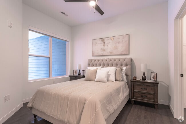 1BR, 1BA - 763SF