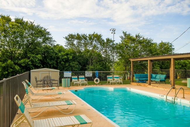 Country Club Apartments