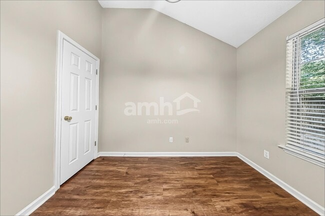 Photo - 117 W Tisbury Ln