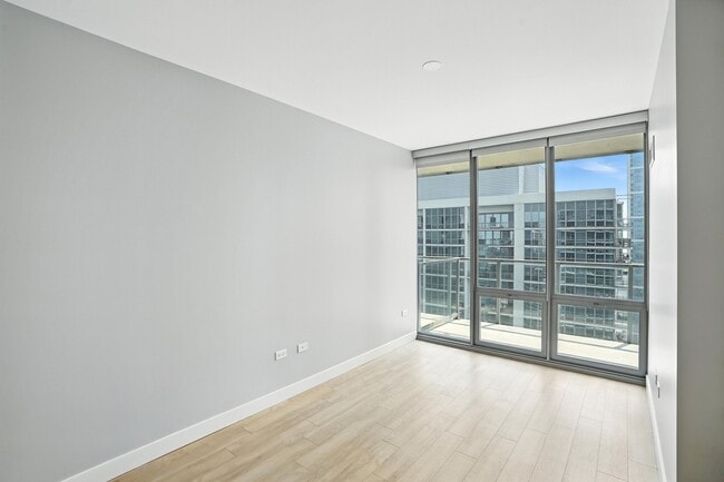 Photo - 357 E Wacker Dr
