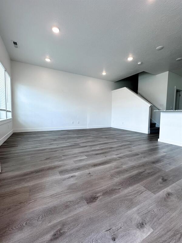 Photo - 911 W 1000 N