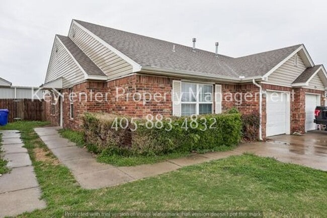 Building Photo - Cute 3BD/2BTH Duplex in Central East Norman!