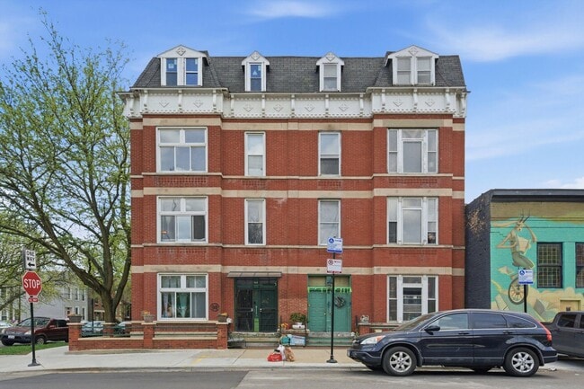 Building Photo - 903 W 19th St Unit 3