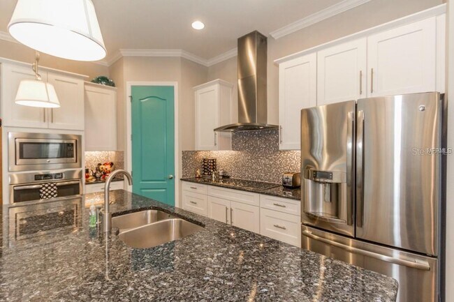 Photo - 1596 Castile St