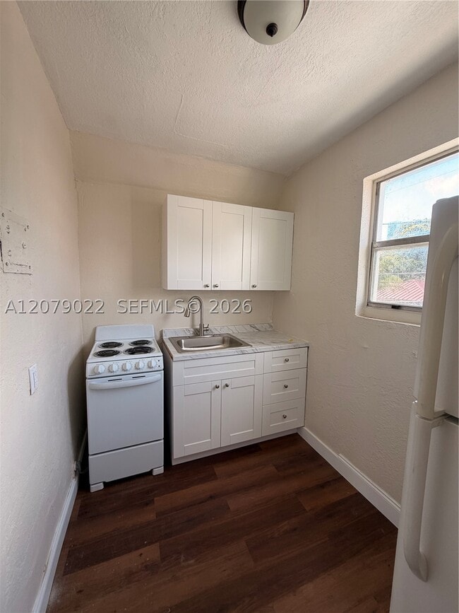 225 NW 17th St Unit 4