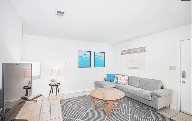 Photo - 4 bed, 2 bath house, Available August 2026!