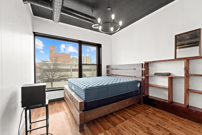 Building Photo - 136 Court St Unit 2