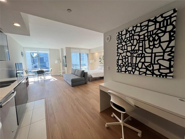 Building Photo - 31 SE 6th St Unit 703