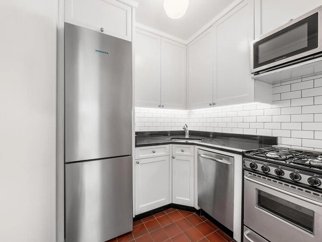 Photo - 145 W 80th St