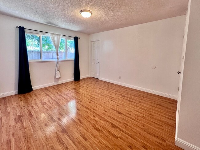 Photo - $2,195 Ashlan & Cornelia, 3 Bedroom House ...