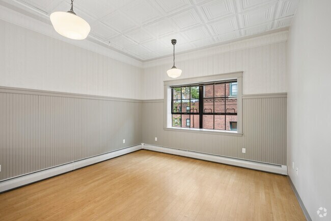 2BR, 1BA - 1,016SF - Living Room