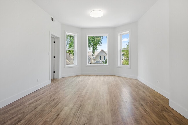 Photo - 1921 W Summerdale Ave Unit 2F