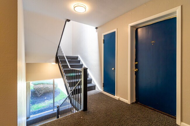 Shady Cove Apartments