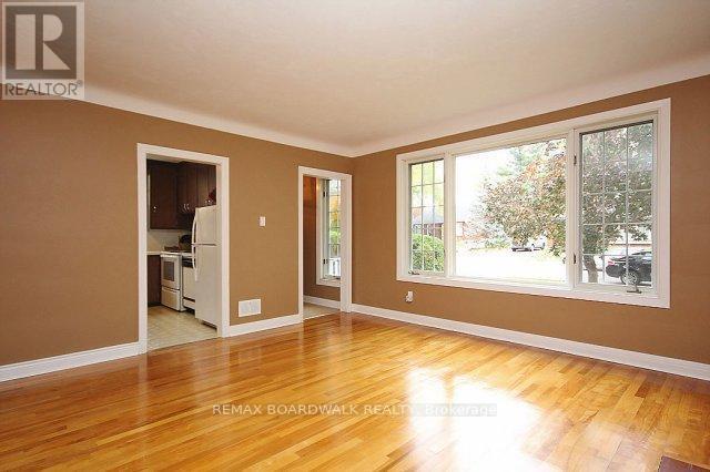 Photo - 209 Knox Crescent