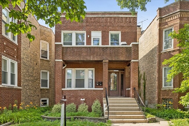 Building Photo - 5147 W Cullom Ave Unit 1