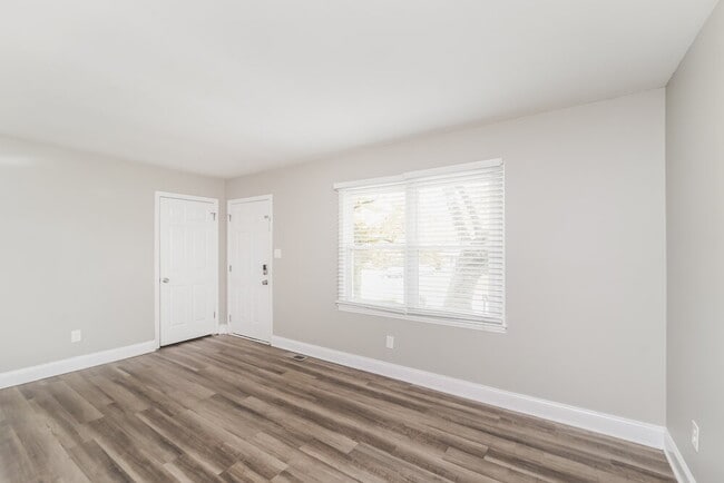 Photo - 617 Dunbrook Ln