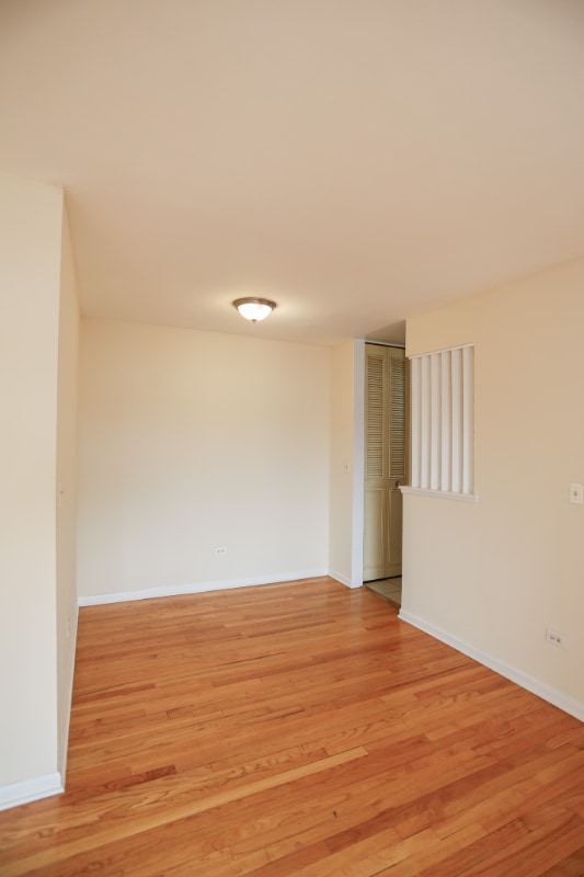 Photo - 1055 W Catalpa Ave Unit 209