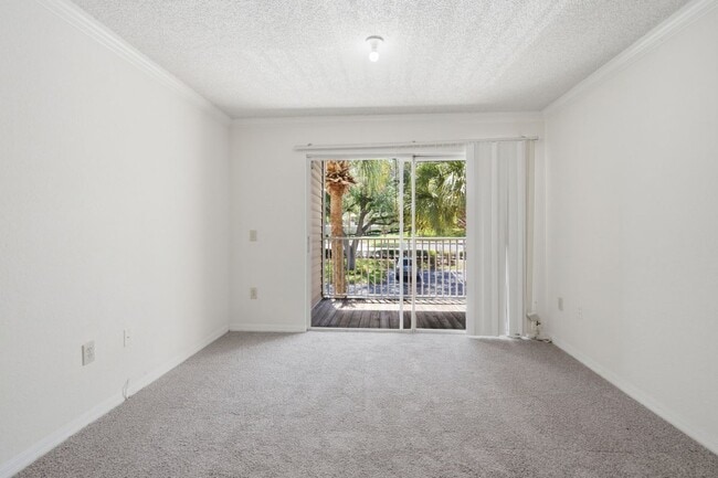 4240 Summer Landing Dr Unit 207