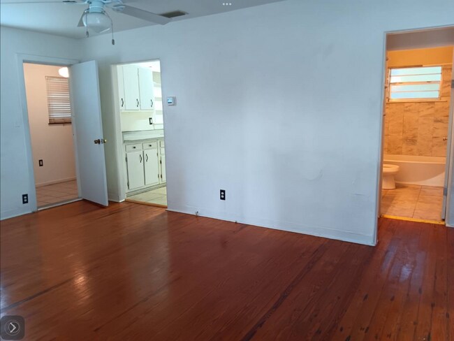 Photo - 141 White St