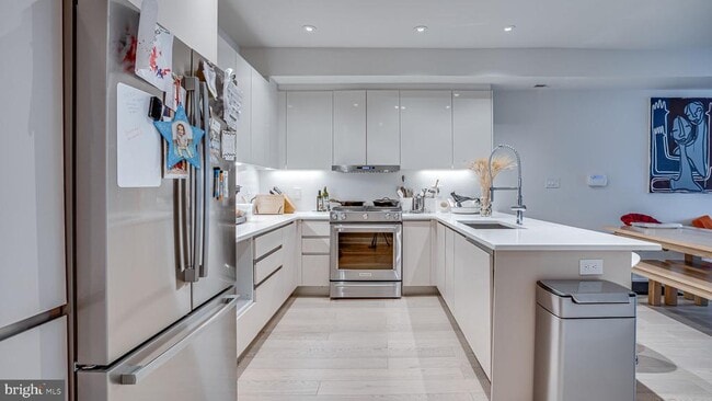 Building Photo - 2003 1st St NW