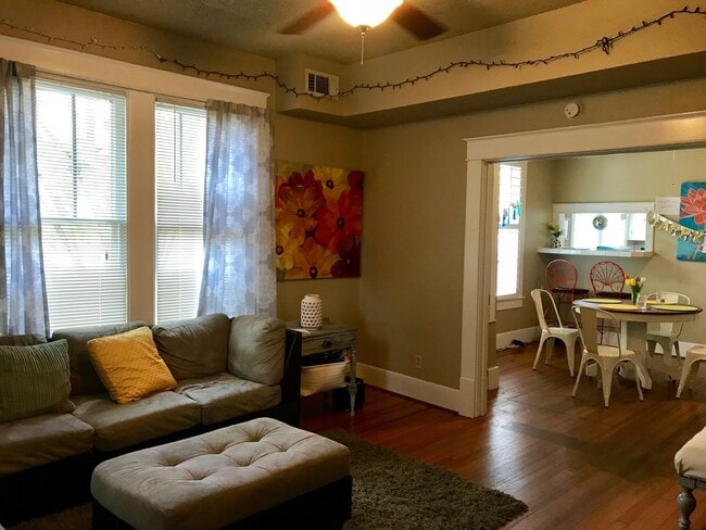 Photo - 312 W 37th St