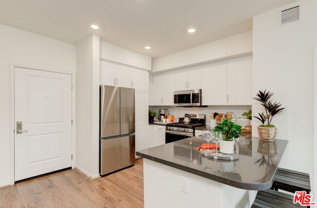 Photo - 1900 Inland Empire Blvd