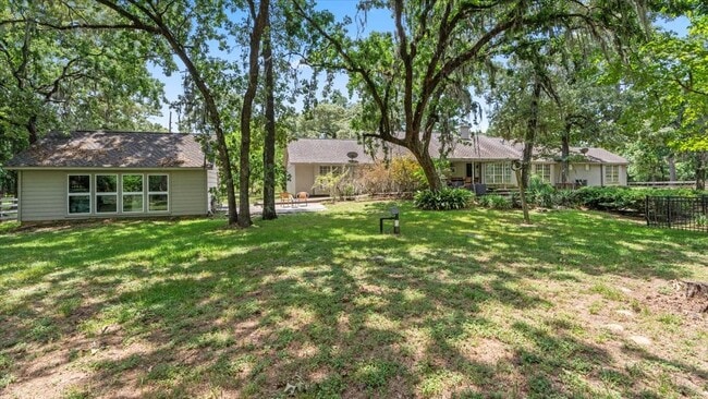 9502 Rolling Oaks