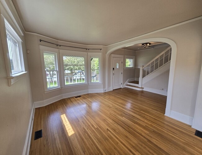 Photo - 1631 Oakes Ave